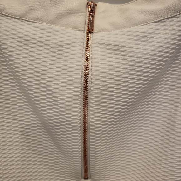 Chic Sheike white textured leather pencil skirt - Picture 4 of 6